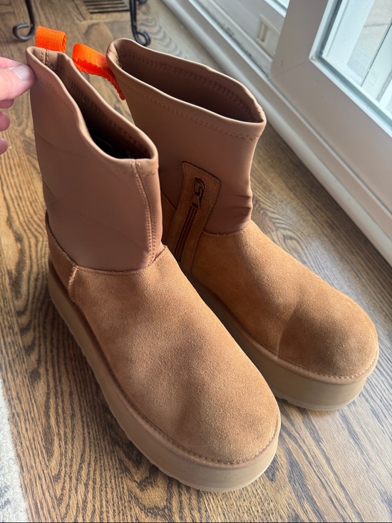 UGG Classic Dipper Boots - Picture 3 of 6